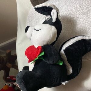 Hallmark Pepe Le Pew 12” Talking Valentine’s Day Plush Toy Works